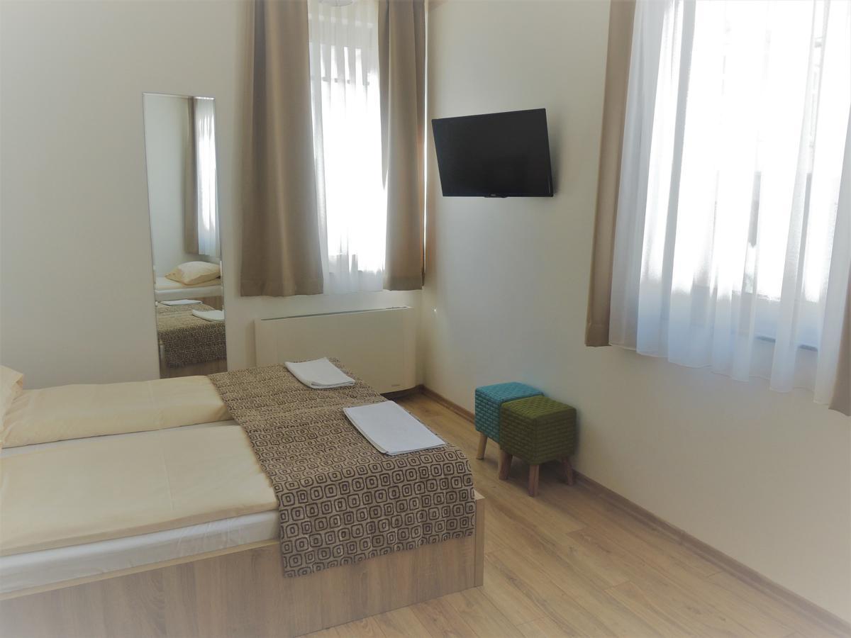 Hotel Logavina 8 Garage Parking Sarajevo Ngoại thất bức ảnh