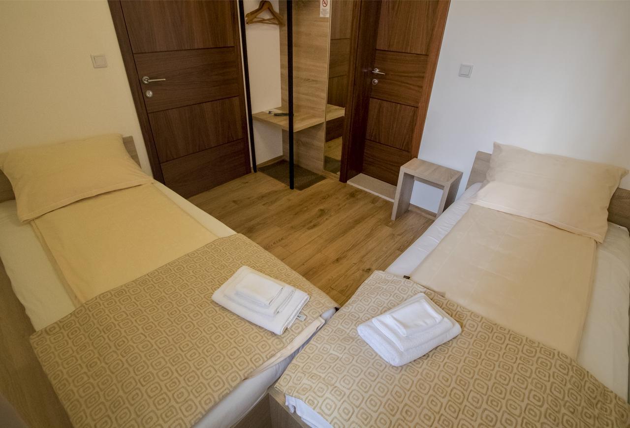 Hotel Logavina 8 Garage Parking Sarajevo Ngoại thất bức ảnh