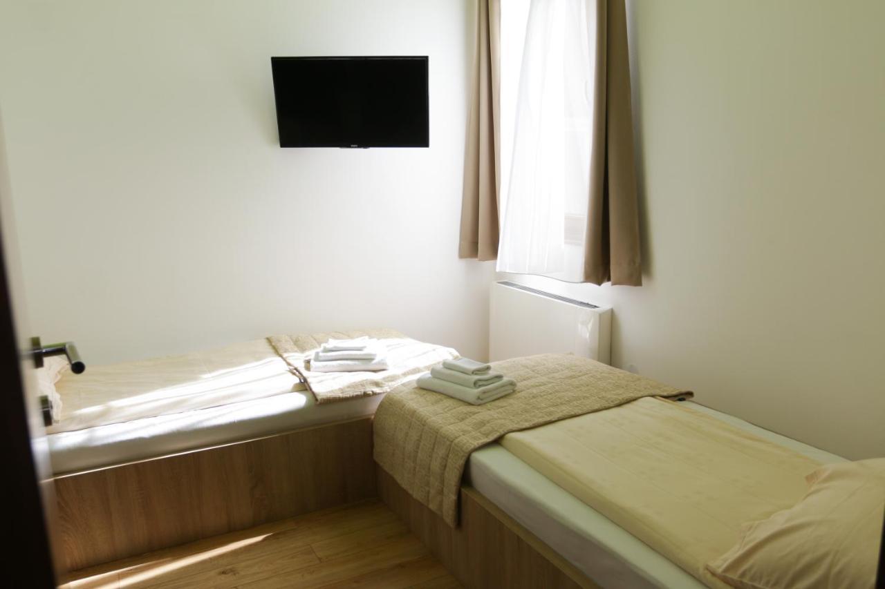 Hotel Logavina 8 Garage Parking Sarajevo Ngoại thất bức ảnh