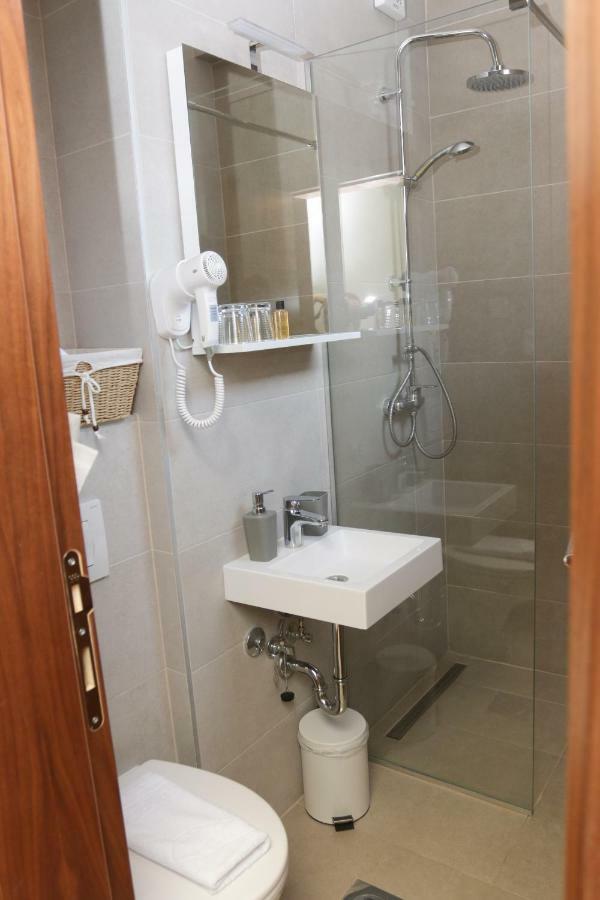 Hotel Logavina 8 Garage Parking Sarajevo Ngoại thất bức ảnh