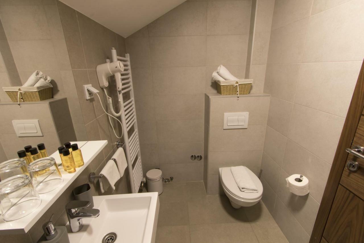 Hotel Logavina 8 Garage Parking Sarajevo Ngoại thất bức ảnh