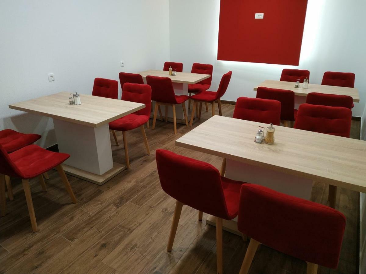 Hotel Logavina 8 Garage Parking Sarajevo Ngoại thất bức ảnh