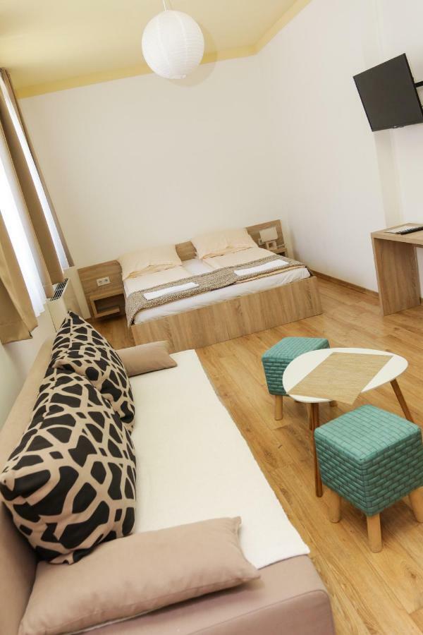Hotel Logavina 8 Garage Parking Sarajevo Ngoại thất bức ảnh