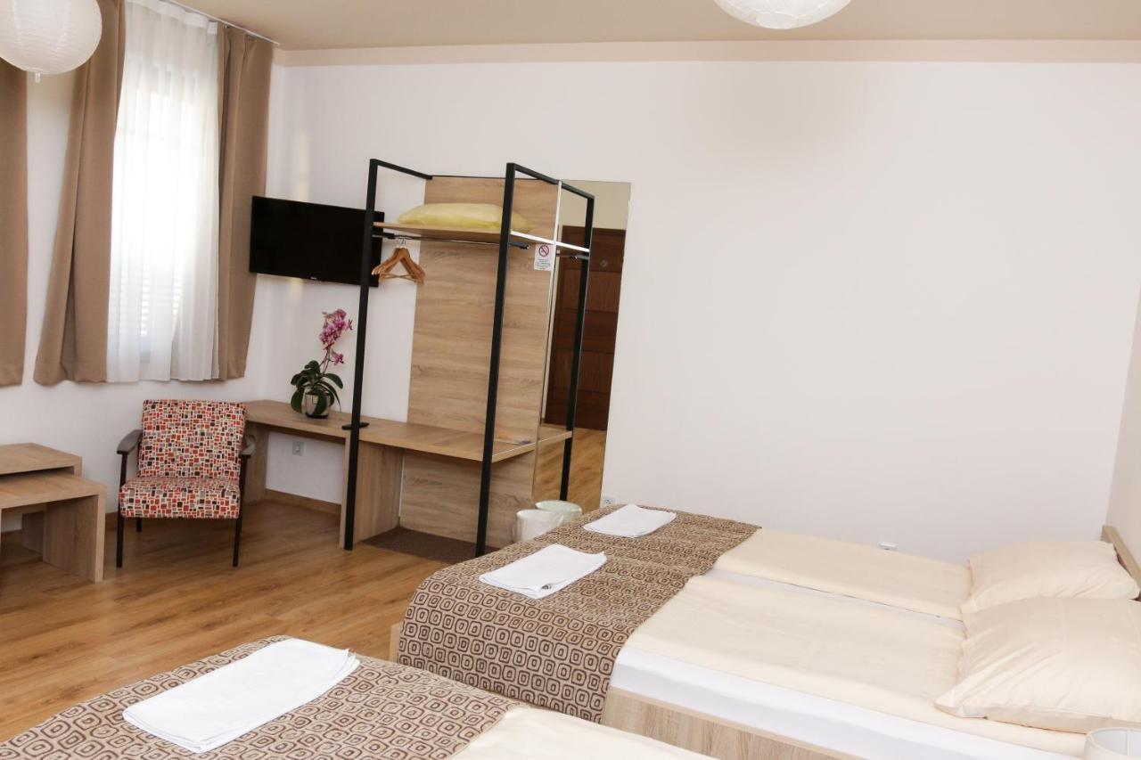 Hotel Logavina 8 Garage Parking Sarajevo Ngoại thất bức ảnh