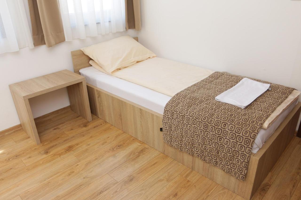 Hotel Logavina 8 Garage Parking Sarajevo Ngoại thất bức ảnh